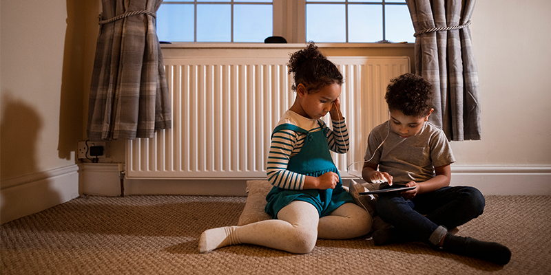 Children playing on tablet 